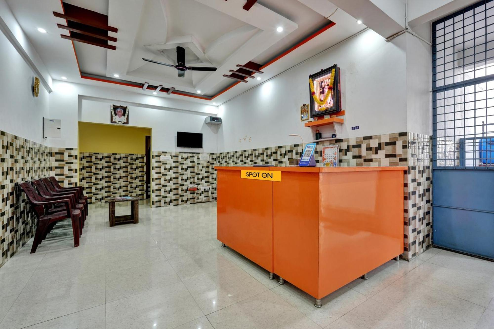 Spot On Anugraha Residency Hotell Kumbalgod Eksteriør bilde