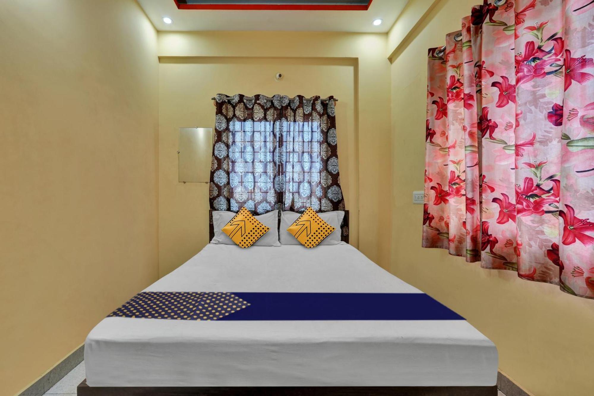 Spot On Anugraha Residency Hotell Kumbalgod Eksteriør bilde